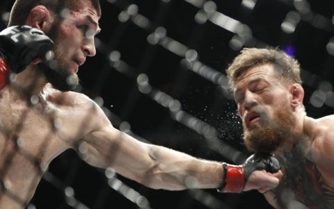 Khabib y McGregor, en su pelea del pasado octubre de 2018, donde el ruso se llevó la victoria.