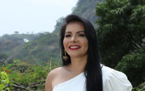 Los más cercanos la llaman Shiram (su primer nombre), que en español significa bonita.