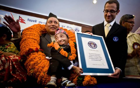 Magar viajó a más de una docena de países y visitó televisiones de Europa y Estados Unidos.