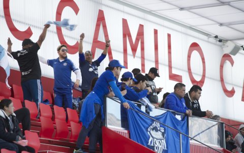 Hinchas de Emelec celebra la victoria en Alicante.