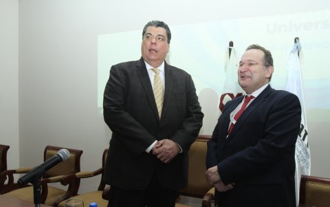 El rector de la Universidad de Guayaquil, Mauro Toscanini; y el de la UNIR, José María Vázquez, dialogaron sobre los avances de la educación online