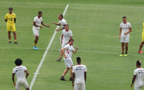 Del Piero entrenó ayer por primera vez con Barcelona, previo a la Noche Amarilla.