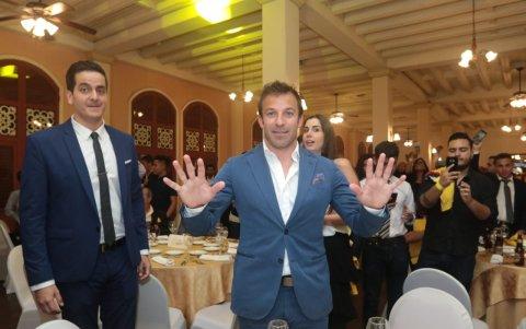 El jugador Alessandro Del Piero se mostró contento en toda la ceremonia.