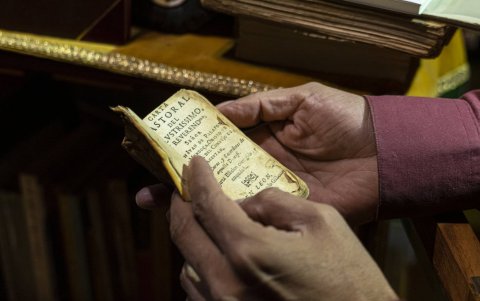 Un ejemplar del siglo XVIII en el Burro Culto.