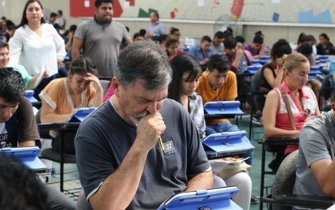 En este proceso se presentaron jóvenes y no tan jóvenes a rendir la prueba. Ellos buscan un cupo para el sistema de educación superior.