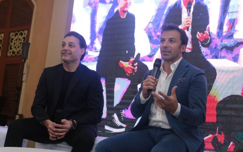 Carlos Alfaro Moreno, presidente de Barcelona, en un diálogo con el mundialista italiano.