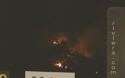 En la parte trasera del Monumental, hubo un pequeño incendio que se controlo.