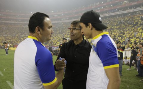 Delfín de Manta venció a Barcelona SC en la Noche Amarilla 2020.