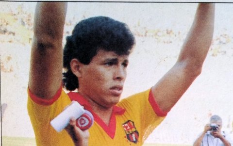 Jimmy Izquierdo (+) marcó tres goles en la llave ante Progreso, jugada hace 30 años.