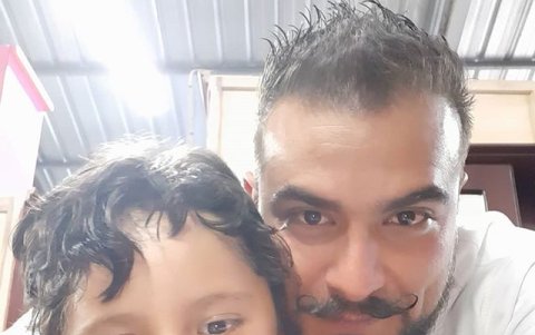 Con su hijo Sebastián. Él fue una de las razones para que haya fijado su residencia en Quito.