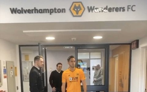 El delantero tricolor con la camiseta del Wolverhampton.