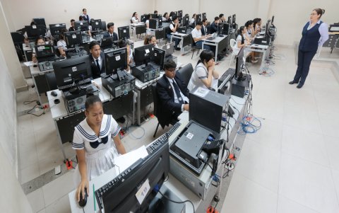 Duración. La prueba duró 150 minutos. Muy pocos alumnos, salieron antes del tiempo previsto en el Colegio Guayaquil.