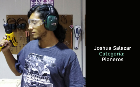 Joshua Salazar convierte televisores viejos en ordenadores.