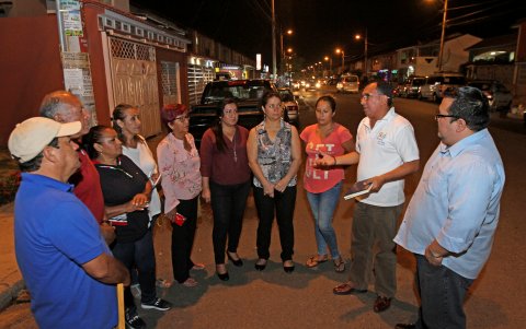 Unión. Los líderes de Mucho Lote 2 piden la atención de los concejales.
