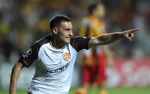 Emanuel Martínez transformó en gol una asistencia de lujo de Damián Díaz.