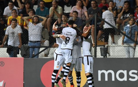 El equipo amarillo festejó el primer gol del partido.