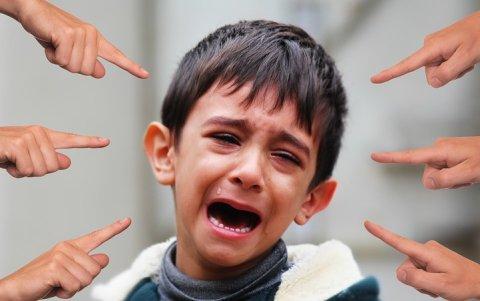 El bullying, el abuso sexual son algunas de las causas que puede provocar que tu hijo moje la cama.