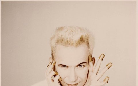 Excéntrico y lapidario, la polémica no ha estado exenta de su vida.