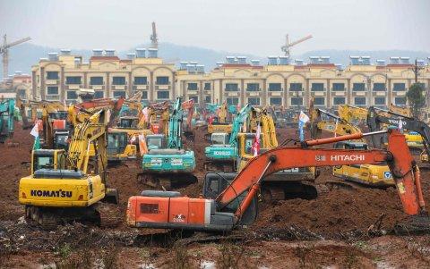 WUHAN. Así se levanta el nuevo hospital a las que se destinaran los casos de la neumonía china.