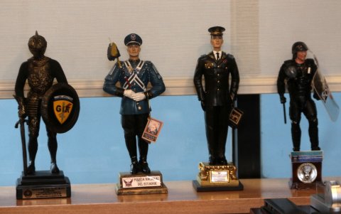 Elementos de decoración expuestos en el despacho del comandante de la Policía, Patricio Carrillo.
