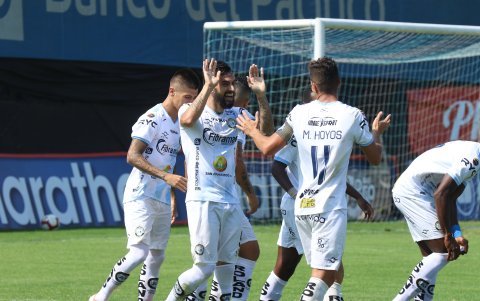 Mastriani tiene una buena relación con Michael Hoyos, ambos comparten dentro y fuera del campo.