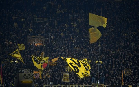 Como siempre, la hinchada del Dortmund llenó las graderías como local.