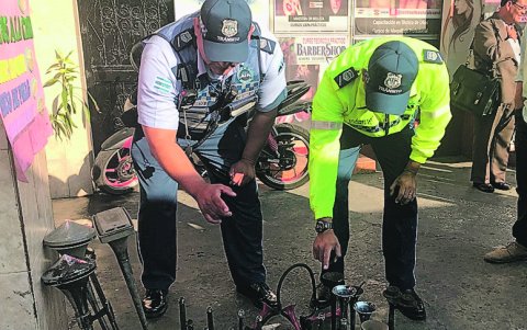 Operativo. Pese a los controles que se han realizado, en la ciudad algunos comerciantes siguen usando parlantes en las calles y todo tipo de bocinas para llamar la atención de los clientes.