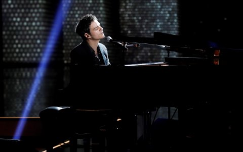 El cantante y músico británico Jamie Cullum cantó en honor a los desaparecidos del cine español.