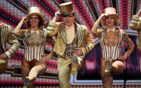 El evento no pudo cerrar de mejor manera: Antonio Banderas fue parte del show de 'A Chorus Line'. Él obtuvo el premio como mejor actor.