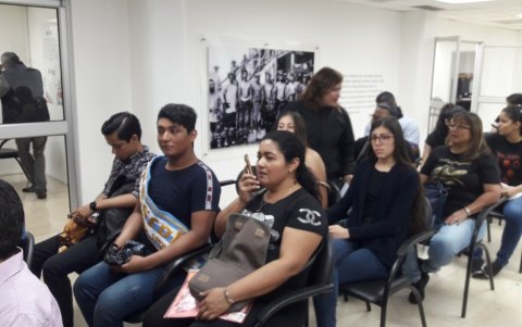 Los estudiantes acudieron con sus bandas de abanderados o escoltas de sus colegios para demostrar que son excelentes alumnos.