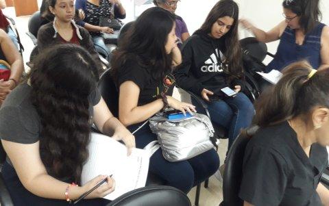 Los estudiantes recogen firmas para pedir que la prueba Ser Bachiller se elimine.