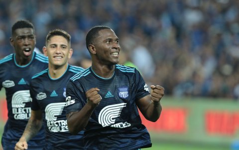 Angulo, aportando con una anotación, el año en el que su equipo fue finalista.