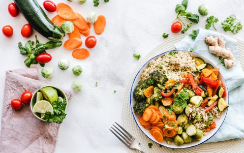 Las personas que comen vegetales y frutas tienen una mejor calidad de sueño.