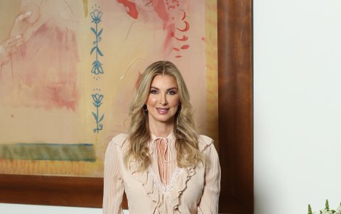 El título de Miss Fotogenia, lo obtuvo en su participación en el Miss Universo 1992.