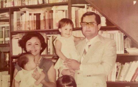 María Verónica junto a su familia.