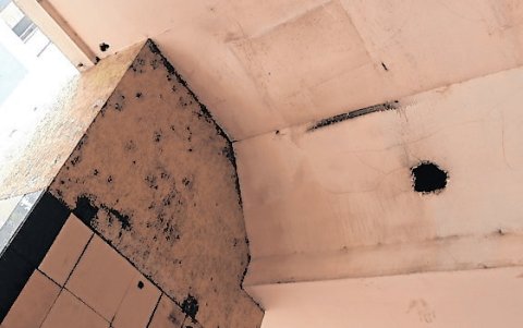 Premasa. Deshabitado, en arreglos de su 1 fachada.