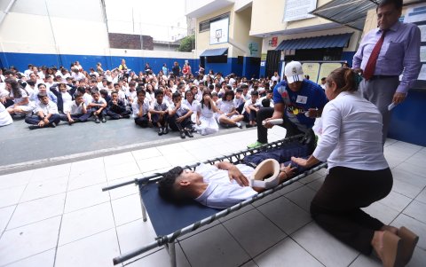 Durante la jornada se pone en práctica lo aprendido en temas de primeros auxilios.