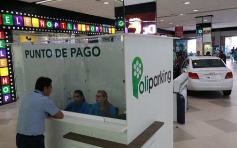 Canje. Esa es la oficina que se ha instalado en el lugar para canjear las facturas.