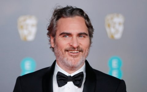 El actor Joaquin Phoenix lamentó la ausencia de actores negros en los premios Bafta.