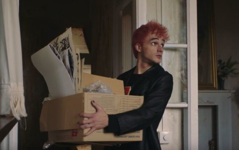 En la última alfombra roja de Los 40 Music Awards, se vio a Granch lucir sus uñas pintadas.