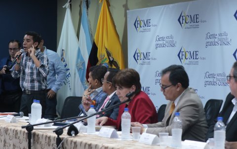 La Comisión de Participación Ciudadana y Control Social de la Asamblea, se reunión con representantes estudiantiles y del Ineval.