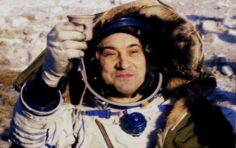Valeri Polyakov. Tiempo en el espacio: 437,7 días.