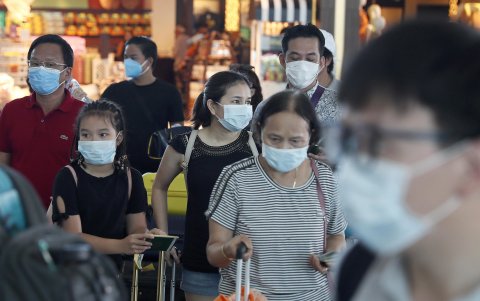 Turistas chinos varados en Bali (Indonesia) fueron evacuados este sábado por vuelos chárter a su país.