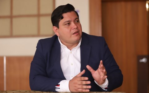 Según los chats, Cisneros y el prefecto Villao habrían recibido 12 millones de dólares para obras.