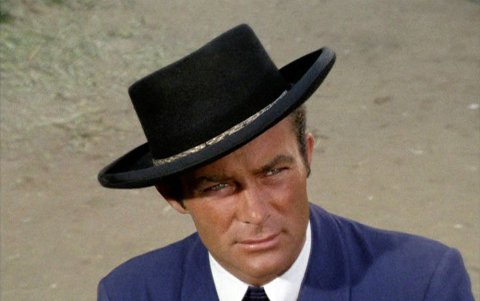 La serie lo estableció a Conrad como uno de los galanes de la televisión americana en la década del 60.