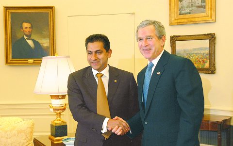 El 12 de febrero de 2003, el entonces presidente Lucio Gutiérrez fue recibido en la Casa Blanca por el presidente George Bush.