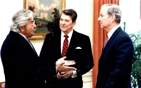 El presidente Febres-Cordero en su visita oficial en la Casa Blanca junto al presidente Reagan.