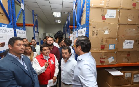 Visita. Imágenes del recorrido sorpresa que hizo el gobernador Pedro Pablo Duart, junto a los directivos del hospital, en enero.