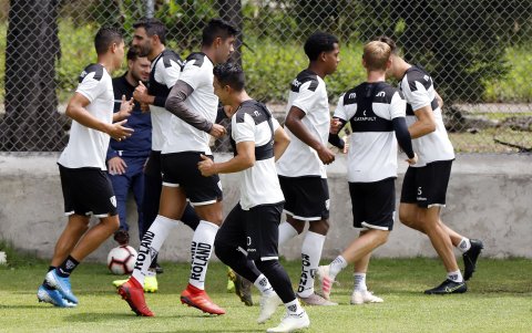 Práctica de Independiente del Valle en el complejo Chillo Jijón.