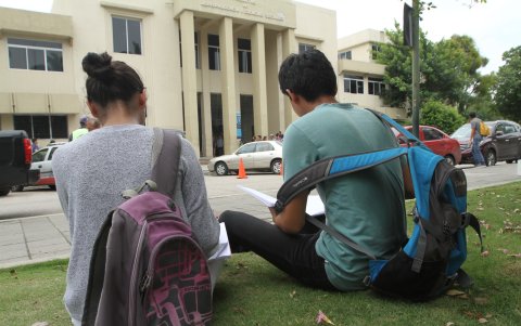 Cada año hay cerca de 180.000 bachilleres que postulan para ingresar al sistema de estudio superior.